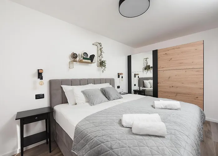 Aura Exclusive Apartment & Room