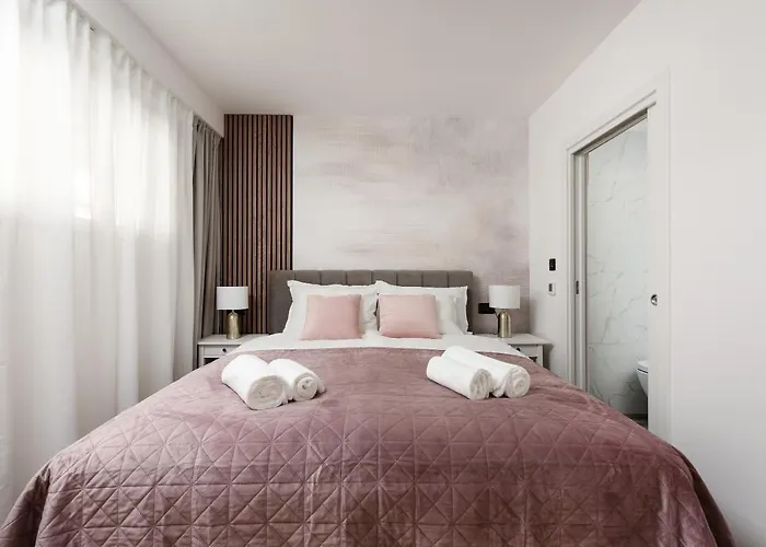 Aura Exclusive Apartment & Room
